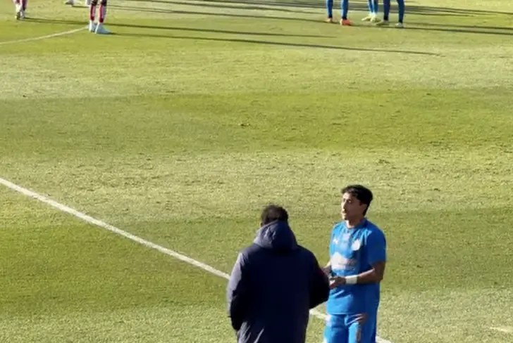 Gabriel Milito dándole indicaciones a Omar Govea&nbsp;