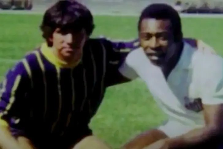 Juan Alvarado junto a Pelé / Foto: El Sol de México