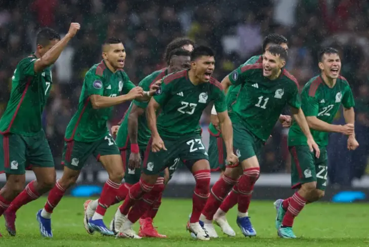 Selección Mexicana festejando un gol