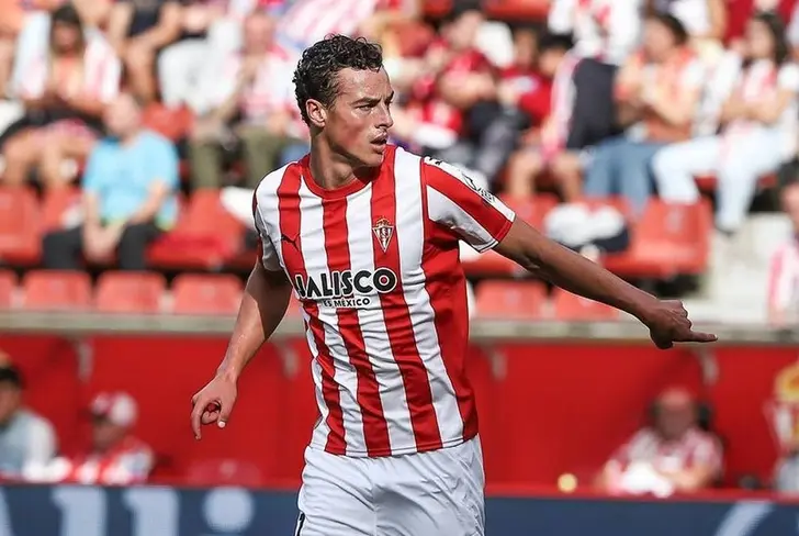 No fue como se esperaba, pero al menos Lozano registró una cuota goleadora.