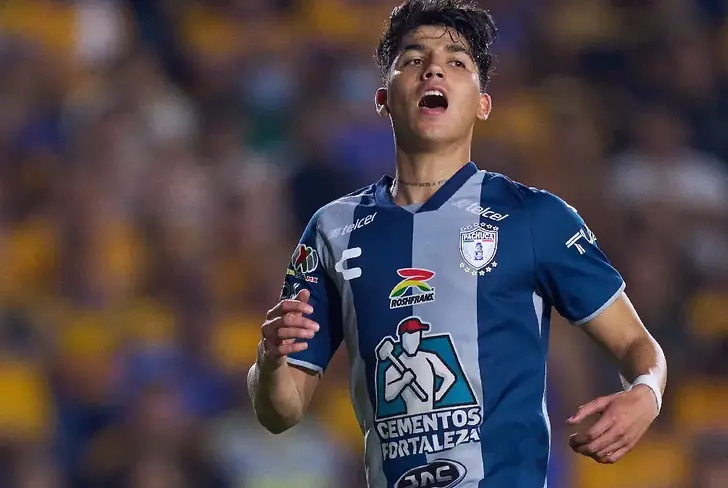 Kevin Álavarez en su etapa con Pachuca