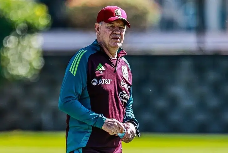 Javier Aguirre en las prácticas de la Selección Mexicana