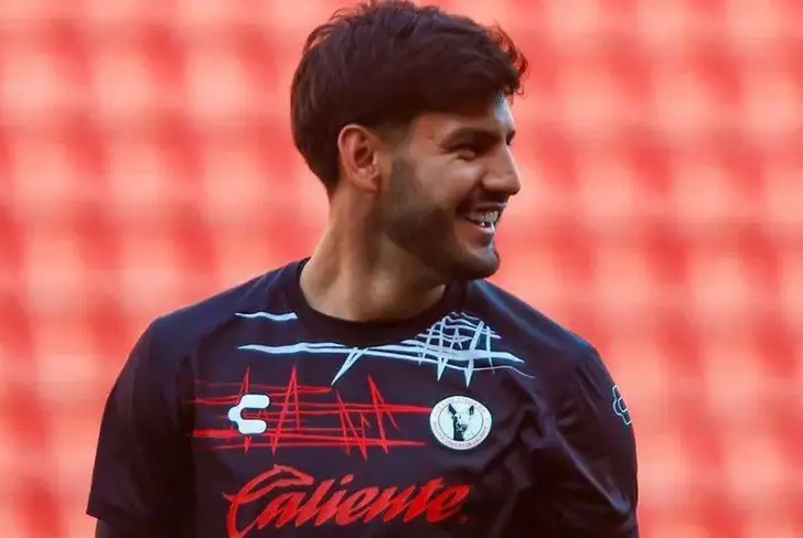 El salto de Alejandro Gómez le ha puesto en la órbita de Chivas