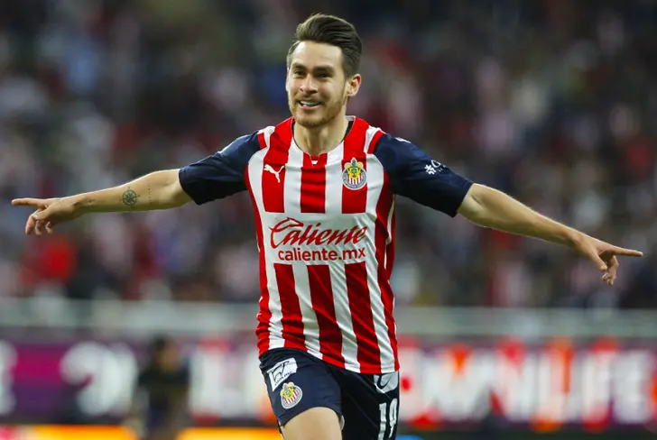 El mediocampista mexicano dejó 12 goles y 7 asistencias en 86 partidos con Chivas