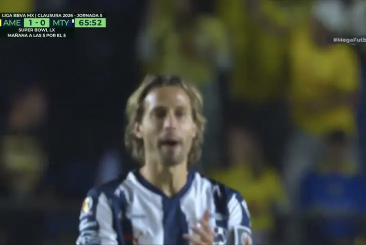 Sergio Canales no dudó en motivar a sus compañeros tras su gol / Foto: TUDN