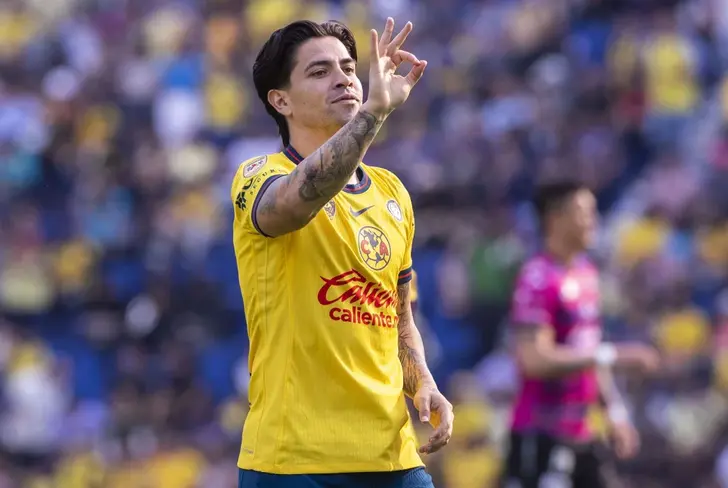 Víctor Dávila festejando uno de los goles que hizo con el Club América