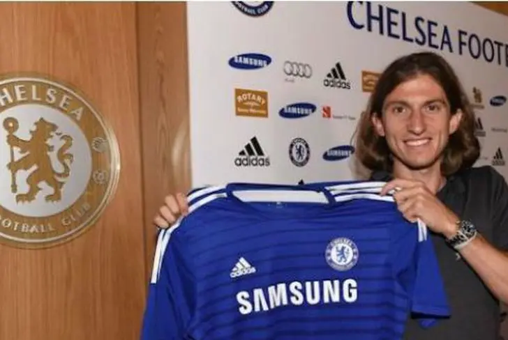 Filipe Luís tiene una etapa como jugador en Chelsea FC