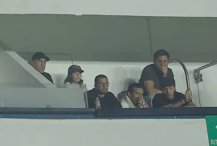 Juárez fue captado analizando a su próximo rival.