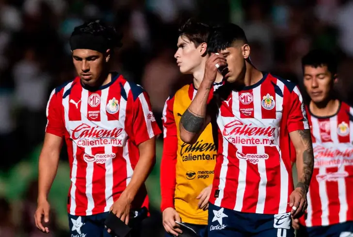 Erick Gutiérrez y Alan Pulido no entraron más en planes de Chivas para este 2026