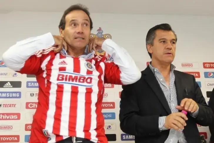 Fernando Quirarte fue el último DT en llevar a Chivas al liderato
