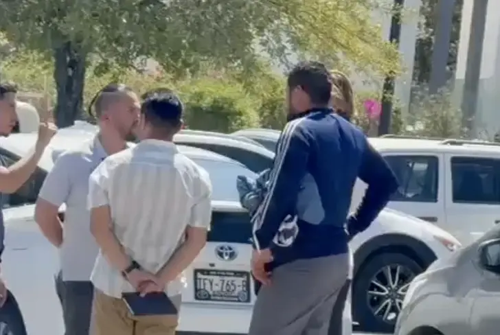 Sergio Canales habló con el grupo de animación de Rayados / Foto: RG La Deportiva