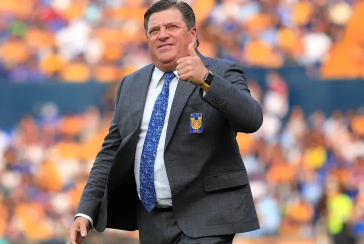Miguel Herrera lo debutó como profesional en el año 2022 en un duelo contra el Atlas.