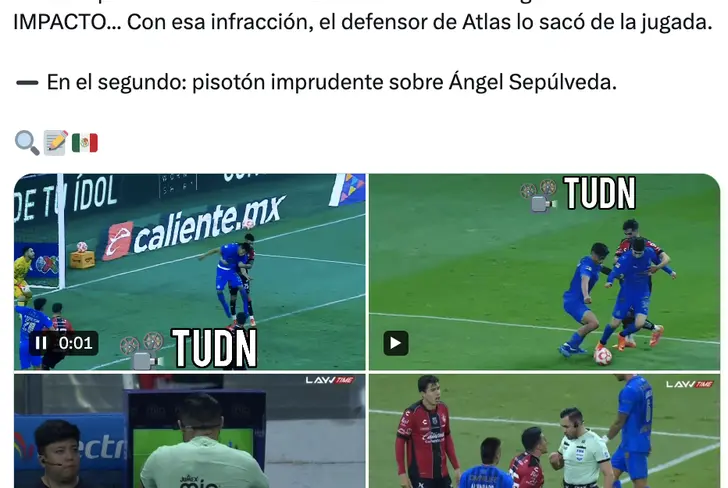 La sujeción sobre Daniel Aguirre le impide disputar el balón 