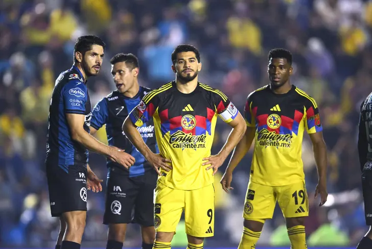  Henry Martín durante un partido con el Club América