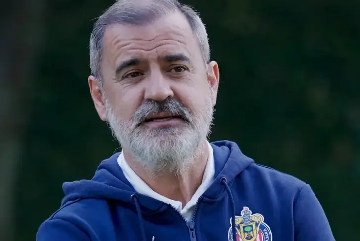 Juan Carlos Martínez tomó las riendas de Chivas tras la salida de Fernando Hierro