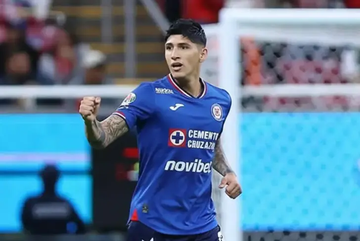 Alan Pulido vuelve a estar en el radar de Cruz Azul