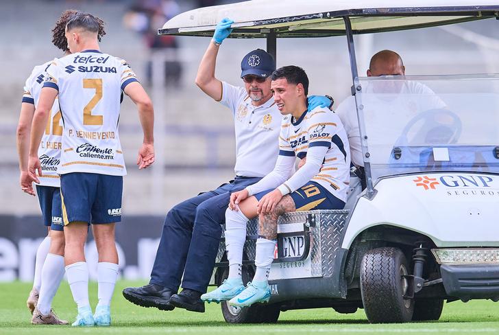 Leo Suárez saliendo del partido vs Pachuca / Foto: Mexsport 