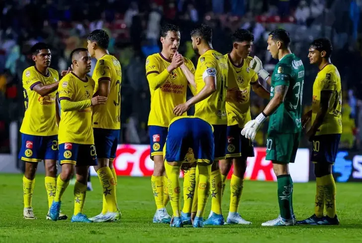Jugadores del Club América durante el inicio del Clasura 2024