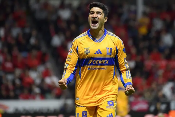 El nombre del delantero que tanto ha buscado Cruz Azul otra vez aparece.