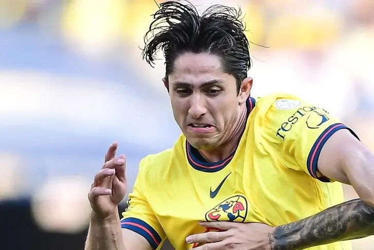 Alan Cervantes podría ser una opción para Chivas tras no entrar en planes de Jardine