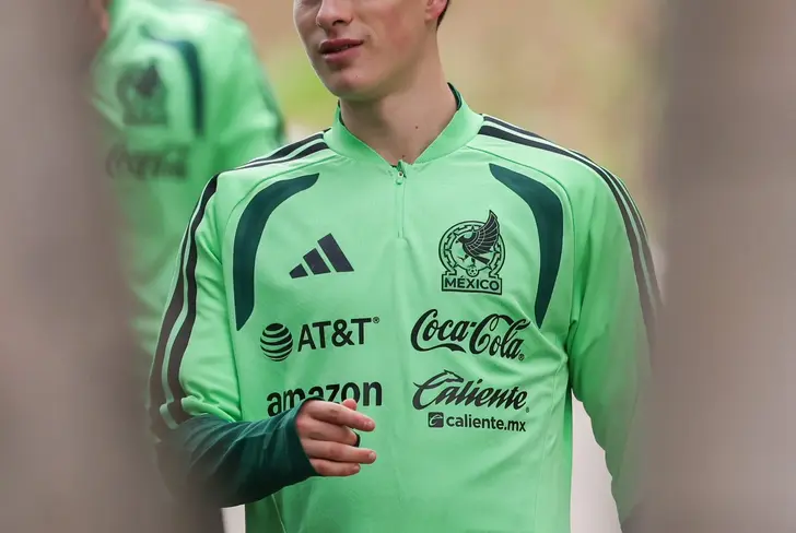Armando González durante el entrenamiento de la Selección Mexicana (Foto: Cuenta X de Chivas)