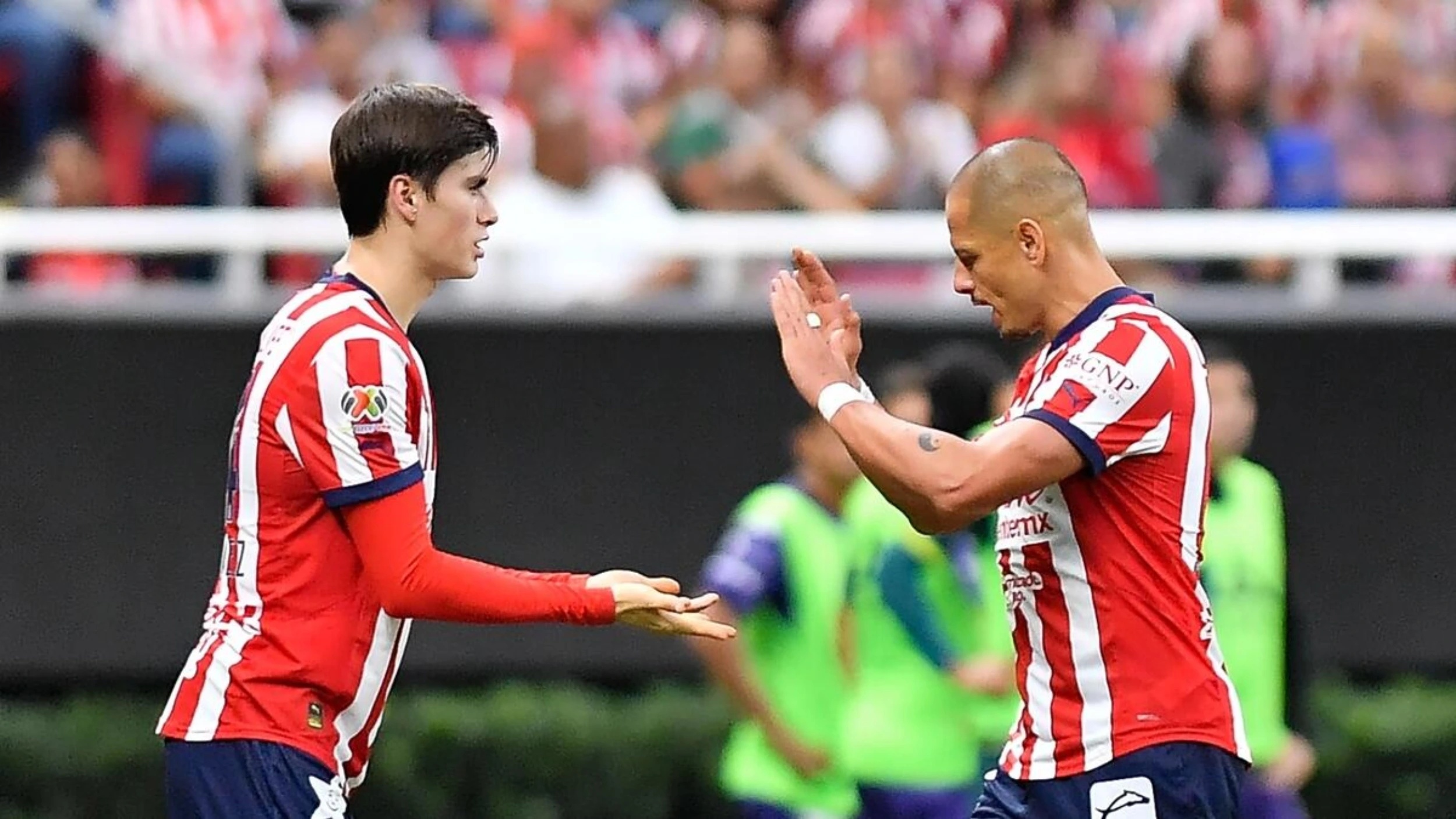 Armando González y Chicharito Hernández en Chivas 