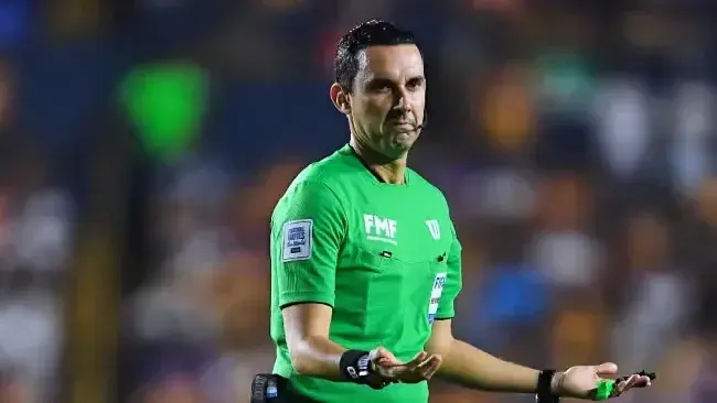 César Arturo Ramos Palazuelos dirigiendo en la Liga MX