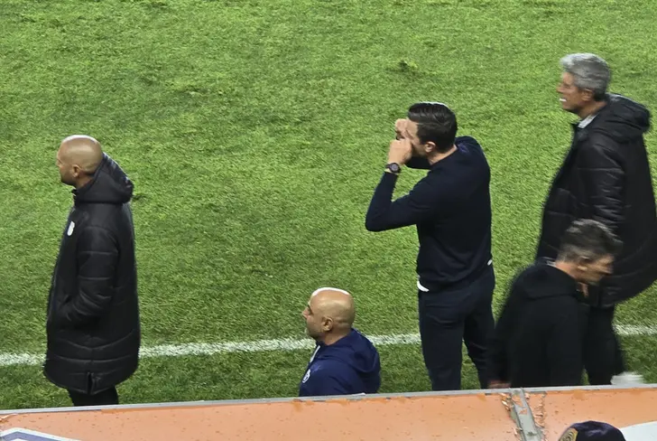 El gesto de Solari que desató la furia de la banca azulcrema.