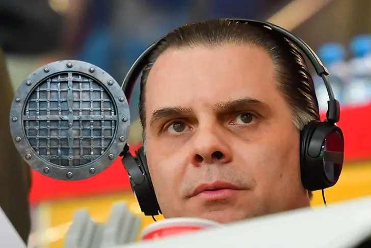 Martinoli en redes incluso ha subido varios fotomontajes de la alcantarilla.