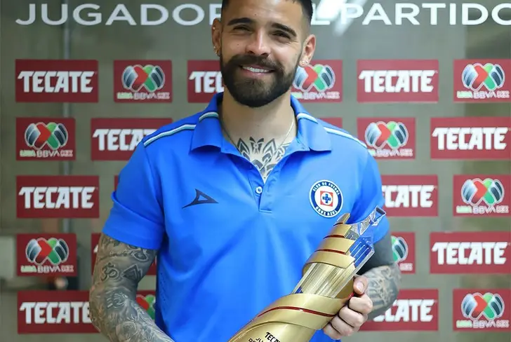 Andrés Gudiño fue galardonado con el premio a mejor jugador del partido