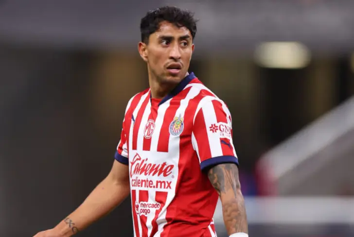 Omar Govea ya suma 4 amonestaciones en el Clausura 2026