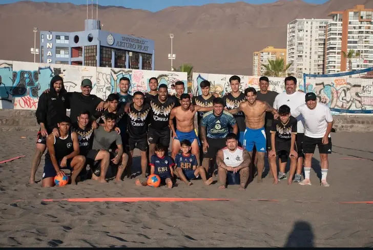 Víctor Dávila es el propietario de este equipo de fútbol playa.