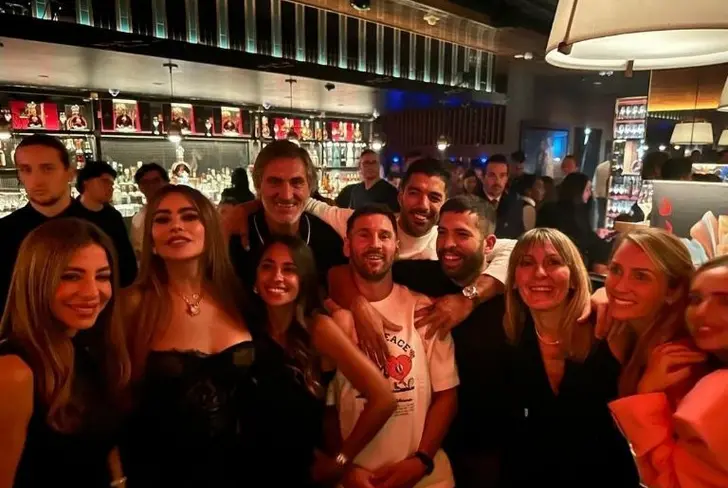 Sofía Vergara junto a Antonella Roccuzzo, Lionel Messi y Luis Suárez.
