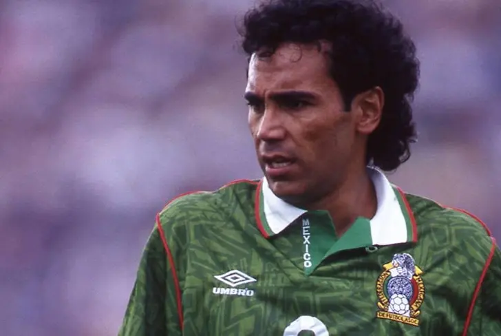 Hugo Sánchez admira la tradición de Chivas en jugar solo con mexicanos