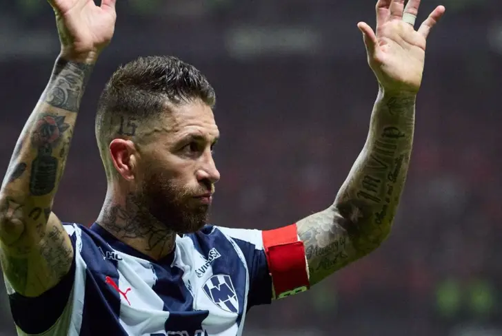 La salida de Sergio Ramos puede ser clave para que Rayados vaya por un defensor de peso
