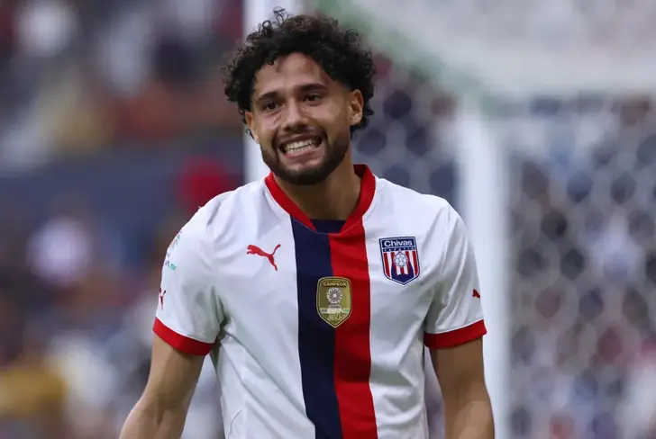 Leonardo Jiménez entró por el lugar de Yael Padilla