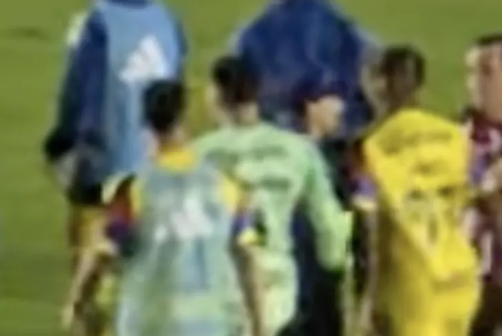 Rubén González encarando a Maximin / FOTO OMAR VILLA