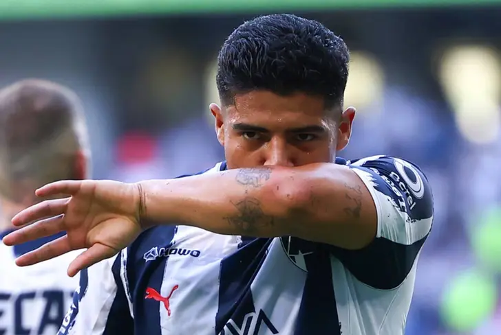 Víctor Guzmán podría ser otra vía para que Rayados vaya por Ramón Juárez