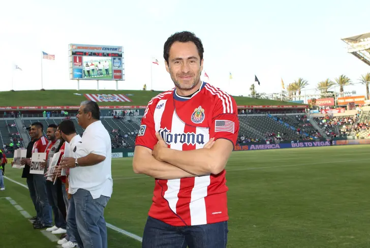 Demián Bichir con la playera de Chivas USA