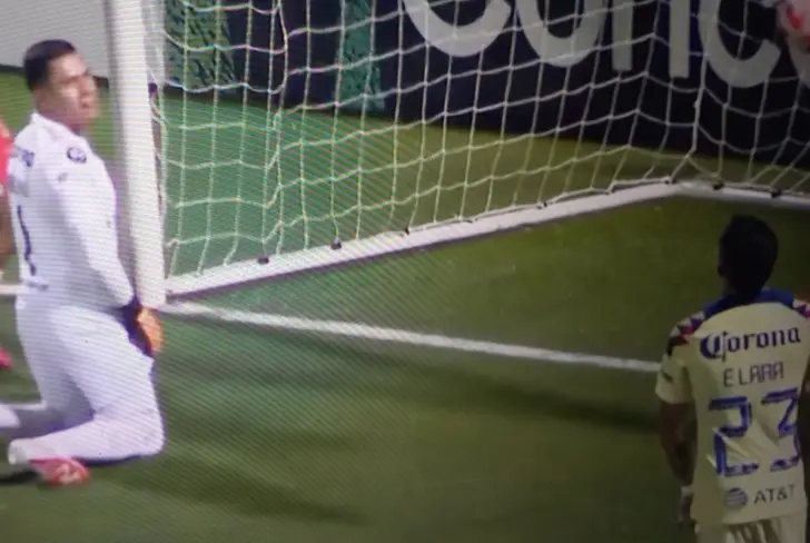 Reacción de Malagón ante el error de Emilio Lara
