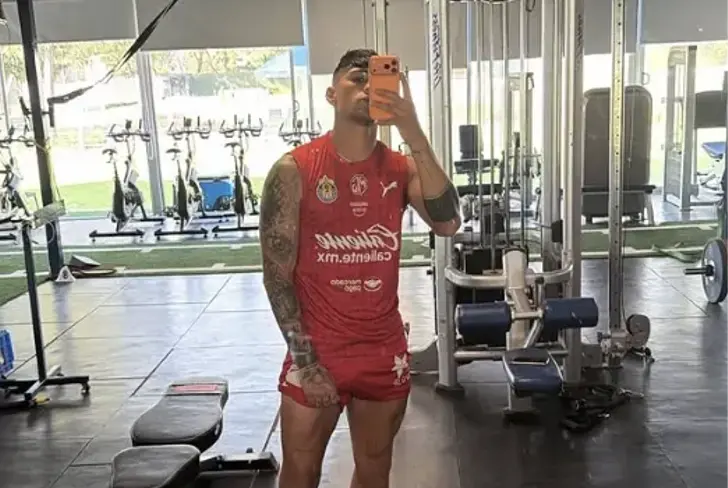 Alan Pulido entrena por separado en Vede Valle / Foto: Captura