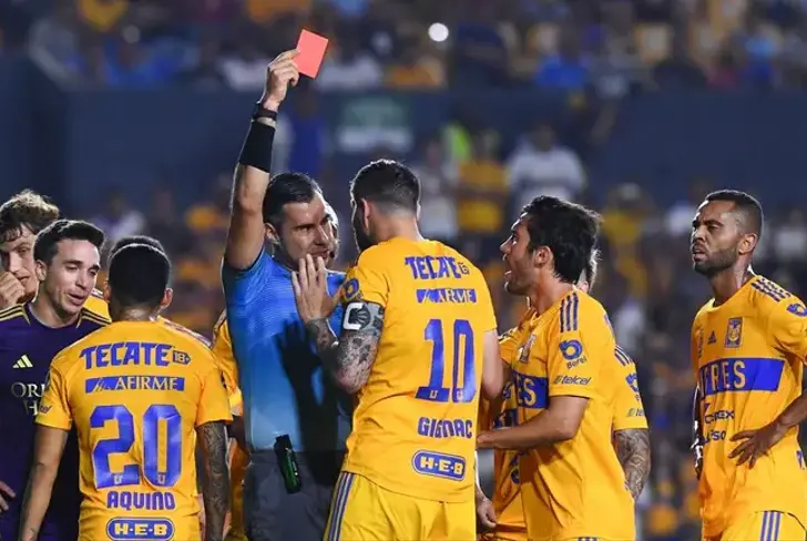El francés ya se había salvado de ser expulsado.