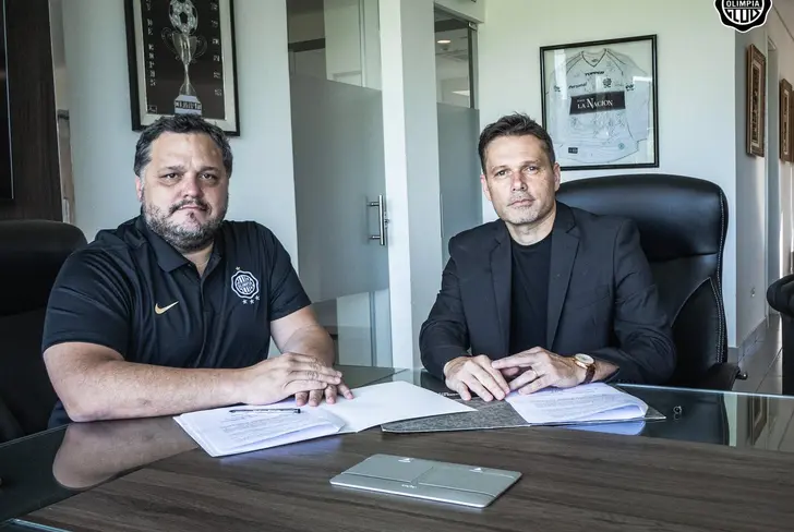 La directiva del 'Decano' se habría plantado en su decisión.