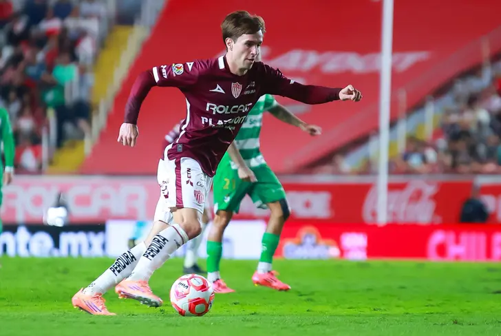 Agustín Palavecino durante un cotejo de Necaxa