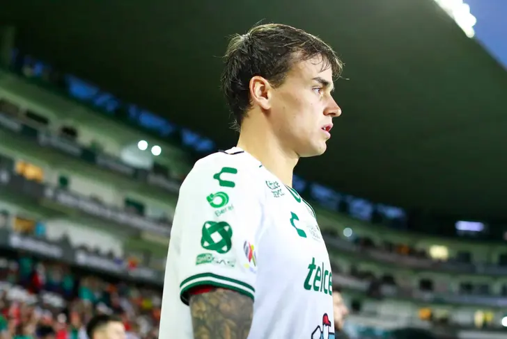 Nico Fonseca no tuvo la mejor bienvenida en México.