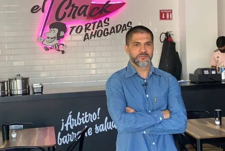 Reinaldo Navia en su tortería El Crack