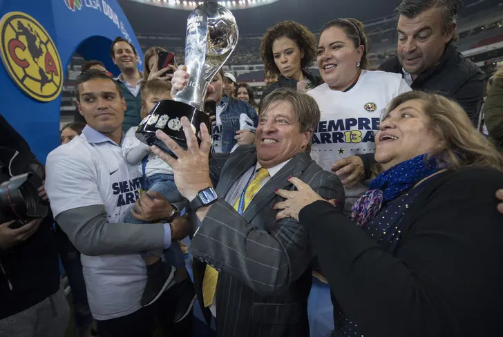 Miguel Herrera campeón con América