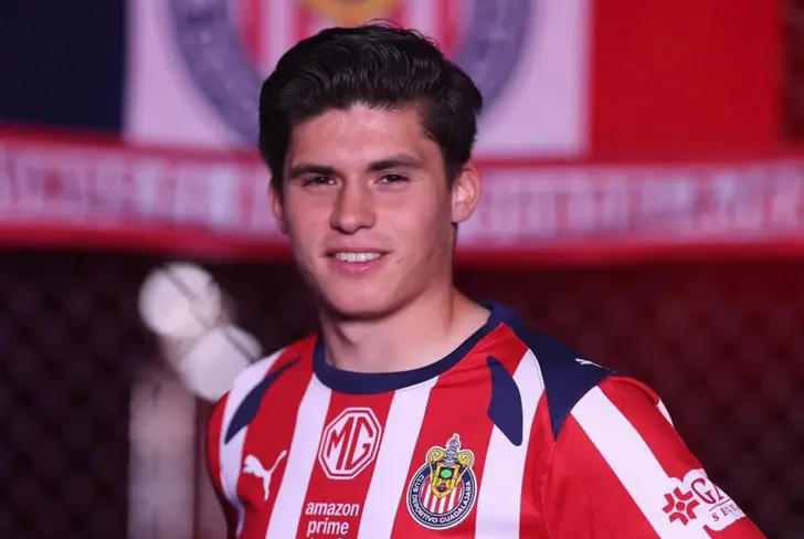 Jonathan Pérez sumó sus primeros minutos de juego en el amistoso