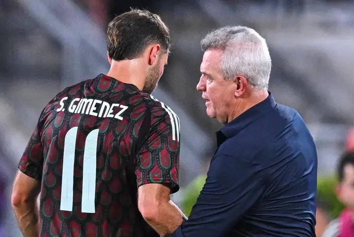 Javier Aguirre ha buscado respaldar a Santiago Giménez tras su lesión en Milán