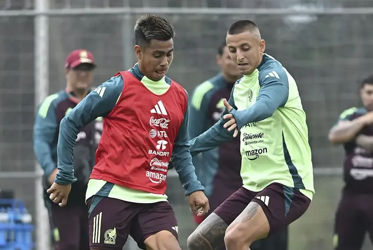 Diego compite con dos elementos de Chivas por un lugar.